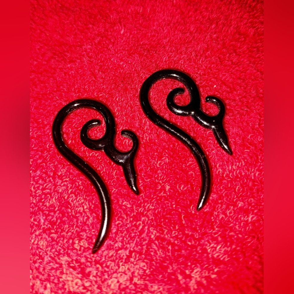 10G black coated stainless steel ear hangers